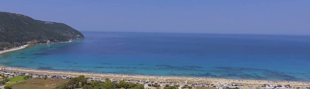 Agios Ioannis Beach prima dell'arrivo della termica che con precisione si presenta al pomeriggio intorno alle 14:00 per la gioia dei kiters