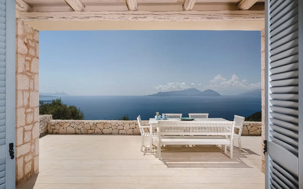 Arredo esterno per momenti di convivialità sulla terrazza panoramica