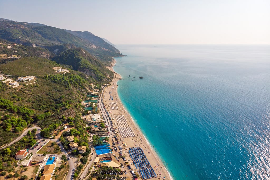 Kathisma Beach: La Spiaggia Più Organizzata dell'Isola di Lefkada.