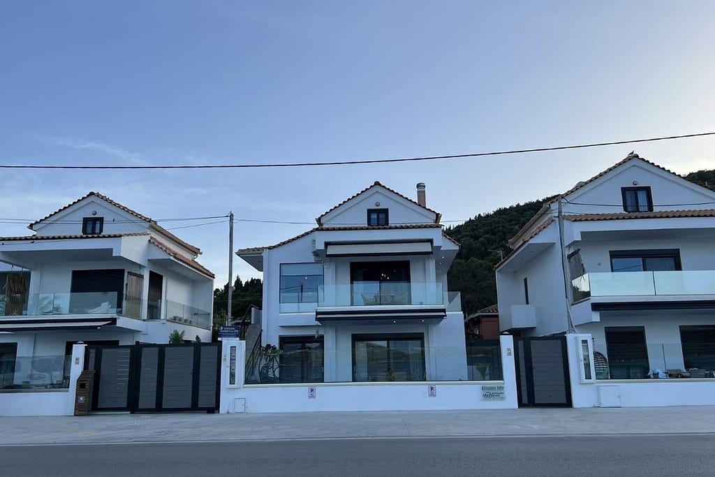 Panoramica del Complesso White Rock Apartments a Ligya, Lefkada