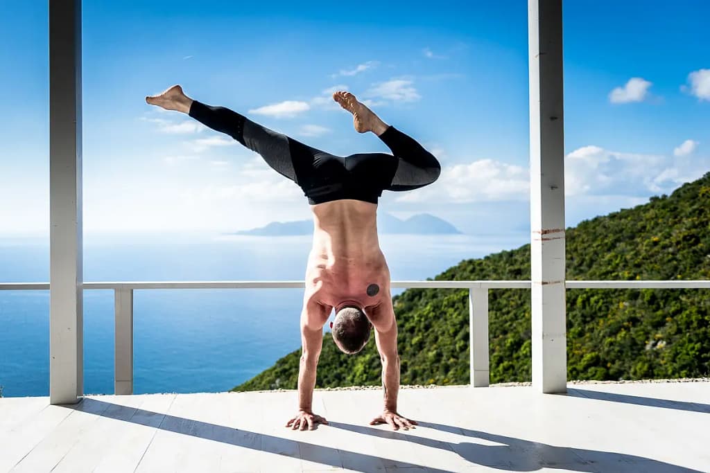 Mantieni il tuo benessere con gli insegnanti di yoga dei ritiri di Ourania Villas