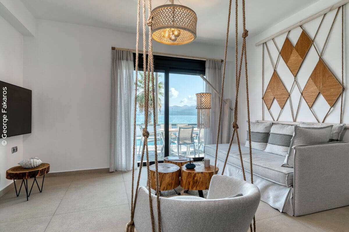 White Rock Apartments: Entrata con Angolo TV Satellitare