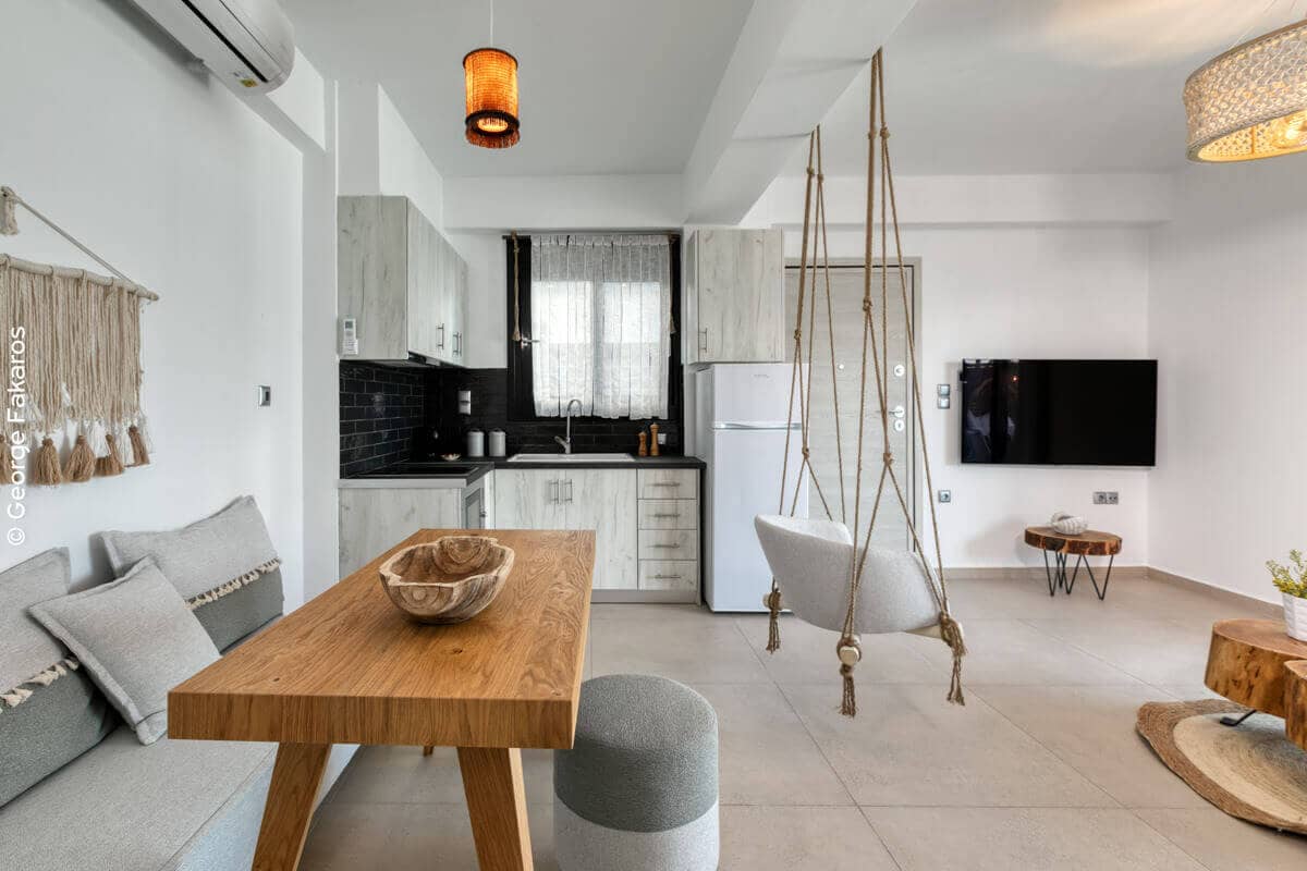 White Rock Apartments: Ampio e Luminoso Soggiorno con Cucina