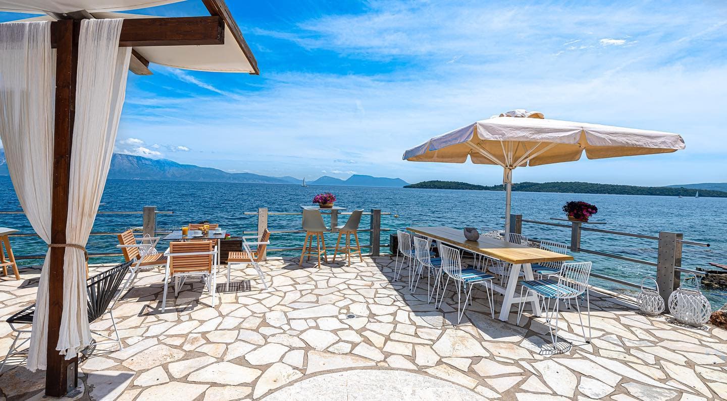 La Grande Area Pranzo Esterna per Tavolate in Compagnia al Sea Mansion