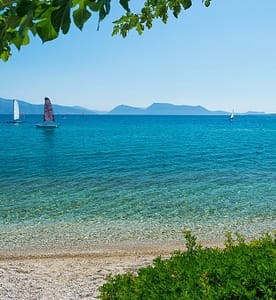 La Spiaggia più Vicina al Sea Mansion: Facile da Raggiungere a Piedi"