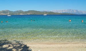 Immagini della prima spiaggia libera a meno di 1 Km da casa. In alternativa è possibile frequenatre la vicina spiaggia servita del Porto Galini Hotel.