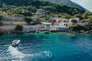 Scorcio della Parte Sul Mare del Sea Mansion: Terrazza, Molo Privato e Area Relax