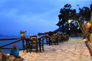 Lungomare di Ligya, uno dei più suggestivi di tutta l'isola di Lefkada