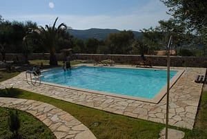 Oasi di relax: piscina e giardino di Villa Marina