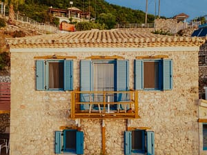 Balcone e Facciata Ristrutturata dell’Appartamento con 2 Camere al Sea Mansion