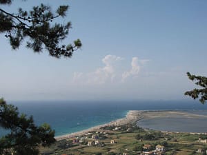 Panoramica della spiaggia di Agios Ioannis, vista dal Monastero di Faneromeni, Lefkada.