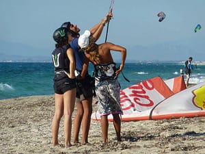 Lezione di kite surf con un istruttore italiano, a Agios Ioannis, Lefkada.