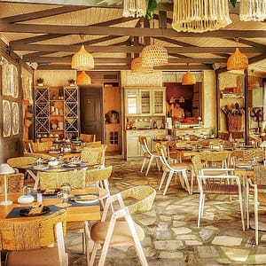 Il Ristorante Mastelo a Katouna, una taverna tradizionale che offre piatti tipici greci in un ambiente accogliente e caratteristico.