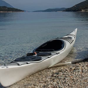 Partecipa all'avventura di 3 giorni di kayaking camping a Lefkada, con iscrizioni ora aperte per vivere un'esperienza unica in mezzo alla natura.