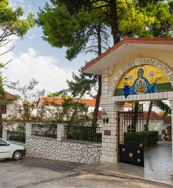 Monastero di Faneromeni a Lefkada, antico santuario ortodosso con vista panoramica sull'isola