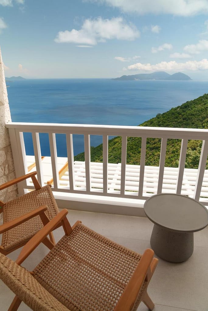 Balcone di Villa Rhea con vista a sud sull'infinito Mar Ionio