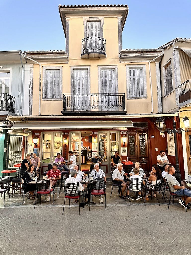 Tipica architettura del centro cittadino a solo un Km da Villa Altina